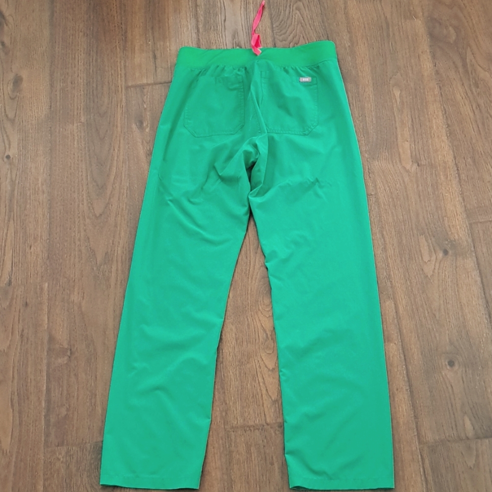 Green scrub set